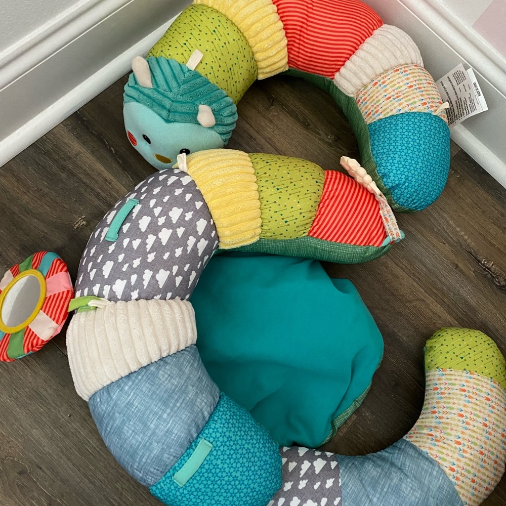 Tummy time worm